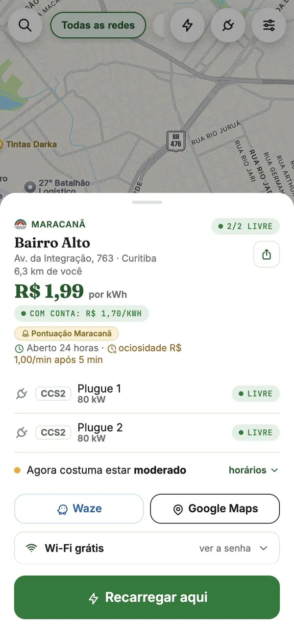 Tela do app Maracanã com uma estação: preço por kWh, preço com conta, plugues livres, Waze, Google Maps, Wi‑Fi e o botão Recarregar aqui.
